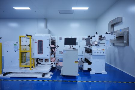 Automatic extrusion coating machine